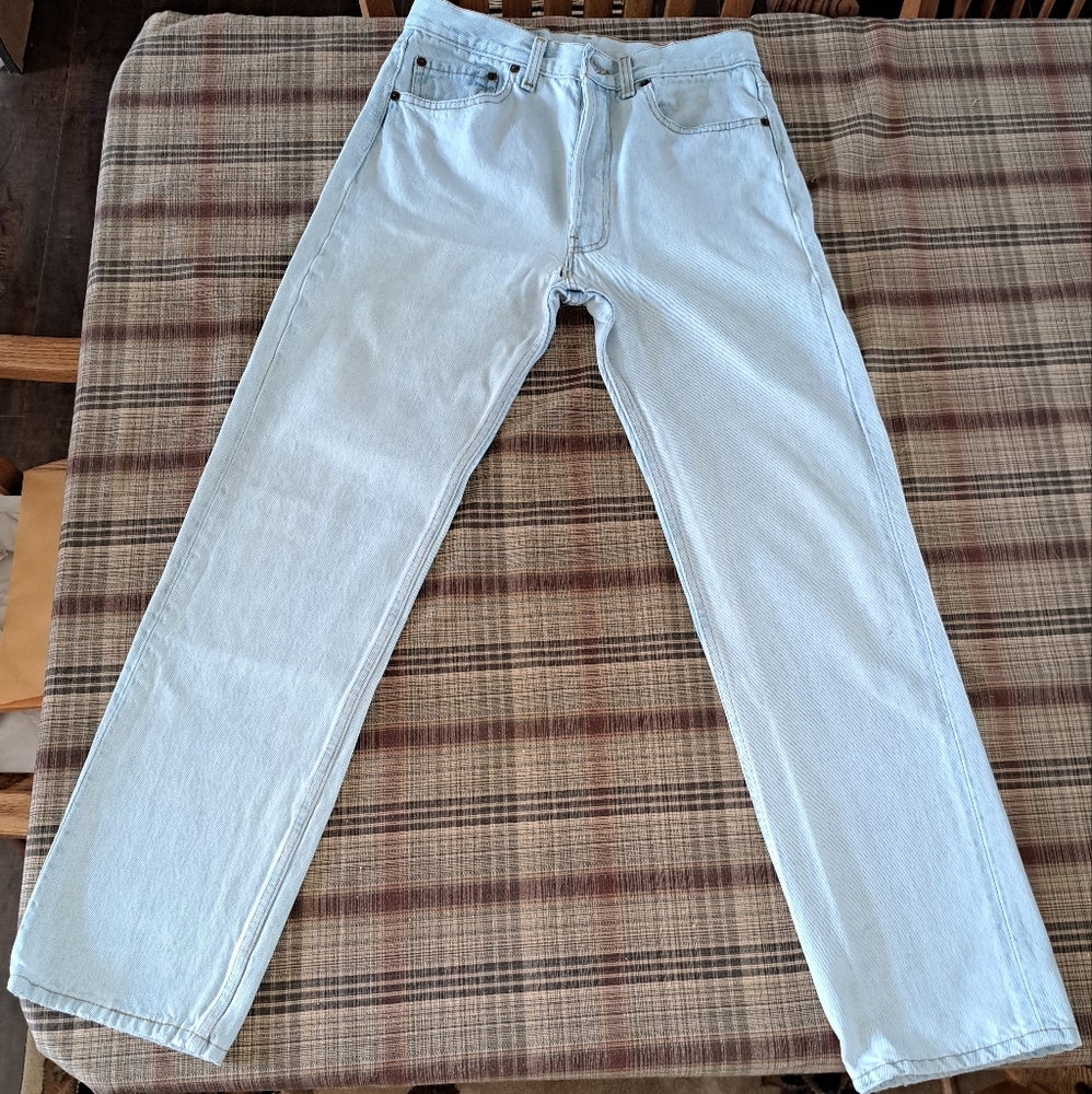 Levi's 501 light blue wash 32x32